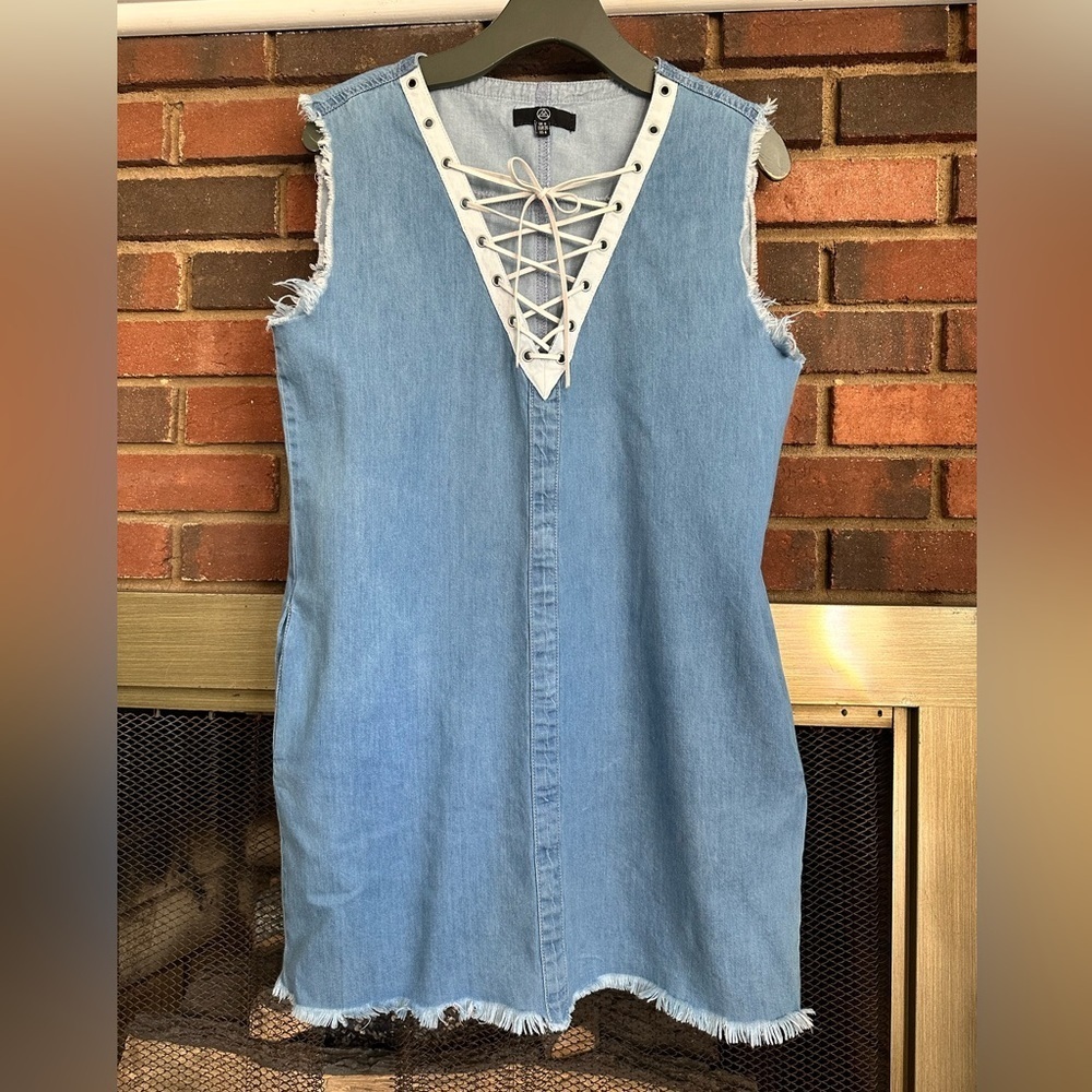 🛍️ Missguided sleeveless dress. Great condition.